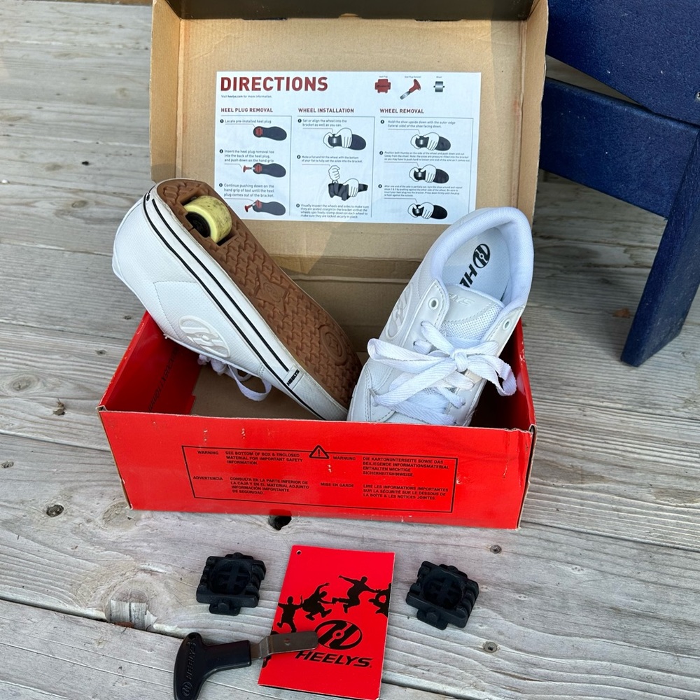 Excellent HEELYS Boys sz Youth 5 - keep on rolling